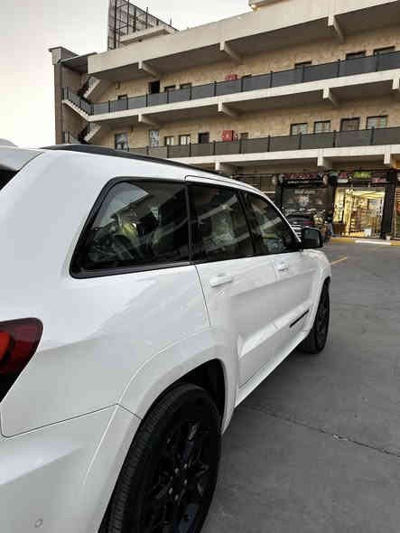 السلام عليكم 
جيب S كراند شيروكي ام الرادار للبيع او مراوس بجيب شكل جديد فقط
   موديل 2022 
خليجي وكالة هارلم 
ماشية 48.000كم حقيقي وقابل للزيادة شرط الفحص السيارة مكفولة من كلشي عدا بارد بسيط جداااً بباب السايق وتكحيل على كدة ,  والتفاصيل على الخاص او الرقم وخادم
تخم تايرات كله جديد  حدادية كلشي سليم ومابيها اي شي سيارة متحتاج صرف ونظيفة حيل بوضع الشركة 
المواصفات : * رادار مع مانع تصادم امامي . 
* تحذير الخروج عن المسار . 
* نقطة عمياء .
* دفع رباعي 4x4 . 
* المقاعد الأمامية كهربائية .
* ذاكرة لحفظ وضعيات الجلوس . 
* ويل قياس 20 إنش اسود .
* مقود السائق كهربائي . 
* تدفئة مقاعد وستيرن . 
* سقف بانوراما .
* نظام الملاحة (GPS) . 
* مصابيح امامية زنون . 
* المصابيح الأمامية مع LED لايت . 
* كشافات الضباب زنون . 
* تشغيل عن بعد .
* صندوق كهربائي .
*  حساسات أمامية + خلفيه .
الاسبير منازل ، ارضيات رزلاين اصلية 
العدة مالتها كله موجود وكاعيات الشركة كلهن بلجيس ممستخدمات  ايضاً
السعر 39,500$ وبيها مجال للشراي فقطططط وللتفاصيل اكثر رقمي : *********** وواتساب موجود ايضاً
