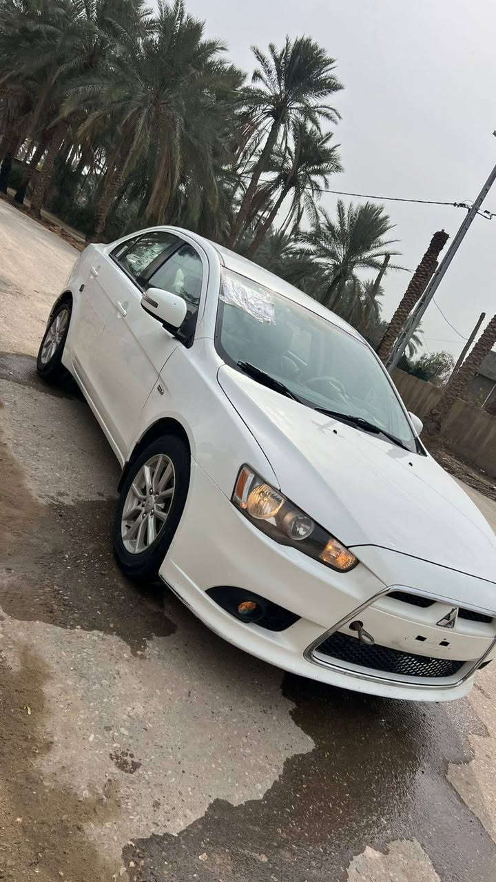 لانسر  قرش موديل ١٦
رقم بغداد دولي باسمي 
سنوية لغاية ٣١
محرك مامفتوح بلادي 
كير مامفتوح بلادي 
تبريد ثلج تدفئه جمر 
مكفوله عدا الجاملغ الايمن مبدل 
والباقي مكفول بدون دواخل 
حداديه اماميه خلفيه جديده 
تخم تاير جديد
كهربائيات كلهه شغاله 
السعر 98 وبيها مجال 
مكان السياره بابل السده 
رقم الهاتف ***********
