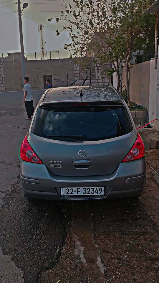 نیسان ڤێرسا سکل تیدا 
نیسان ڤێرسا ٢٠١٢
ڕەنگ : نەوتی 
١٢١ هەزار ڕۆیوە 
مەکینە : ١.٨ بیلادی 
سەیارەیەکی زۆر بێ مەسروف 
یەک پارچە و نیو سبوغە 
سەنەوی تازەیە 
بە ناوی خۆمانەوەیە 
بۆ زانیاری زیاتر ر.ق (***********)
سعر ٩٥ گەڵاو مەعامەلە السليمانية, العراق
