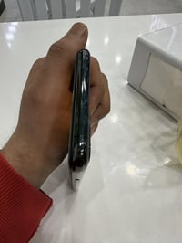 ايفون نضيف مبدل شاشه فقط بطاريه ٨٩ ملحقاته موجوده كارتون + شاحنه فقط ك...