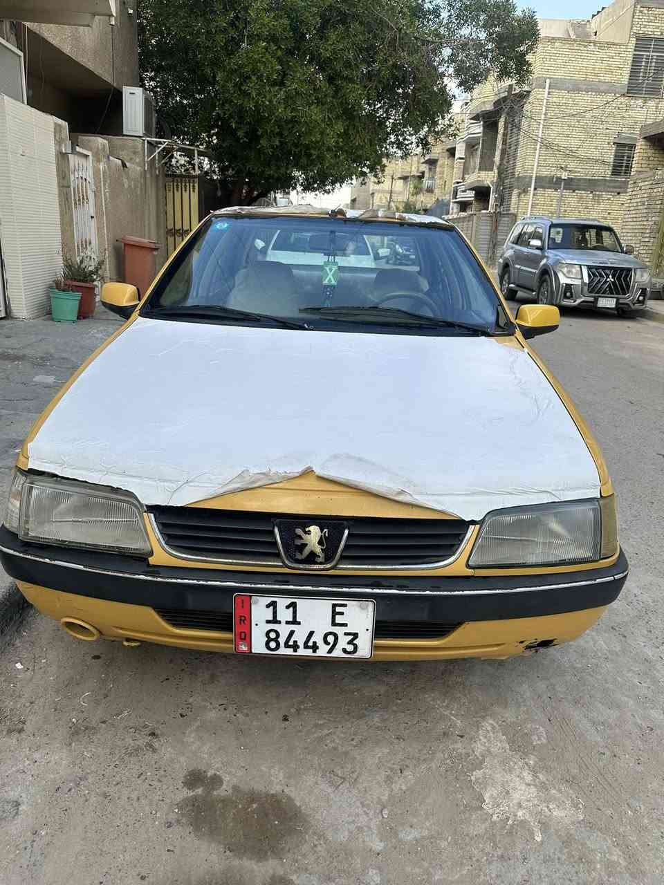 بيجو 405
موديل 2013 
مكينة 2000 
سيارة بلادية بيها فقط خشم الجاملغ الخلفي وبطش بل باب الخلفي عكس السائق مثل ما موضح ب الصور 
رقم بغداد ب اسمي تحويل مباشر 
مكاني بلديات. سعر 32 
***********
