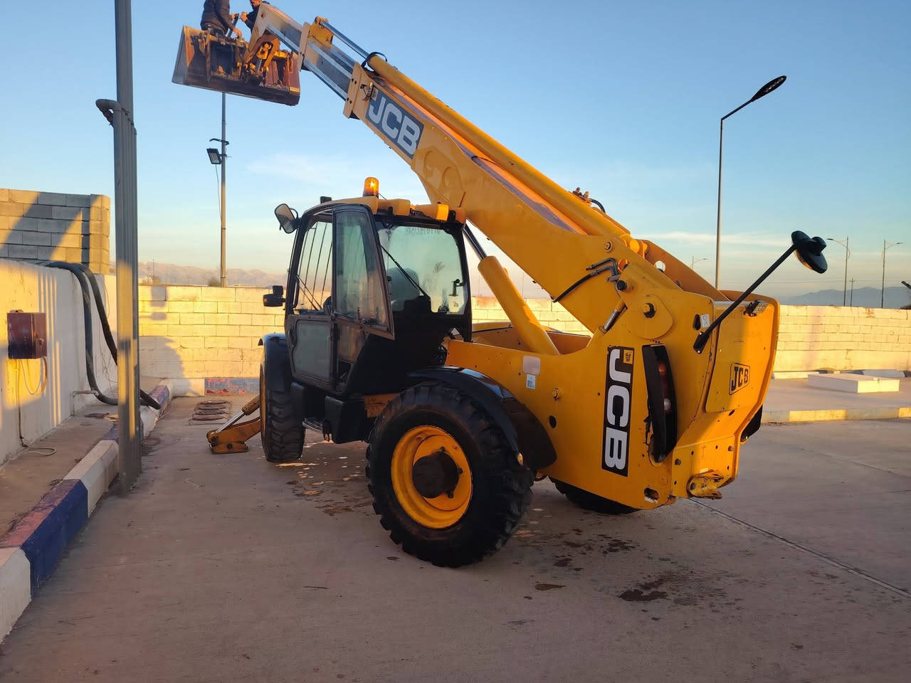 بەناوی خوای گەورە
شۆفڵ 2006 مەکینە گەورە تایەو ویلی ٢٥ لە سلێمانییە
ماڵێکی زۆر پاکو جوانە ١١ هەزار ئیشی کردوە مەکینەو گێڕی نەکراوەتەوە بە شەرتە ژت***********
