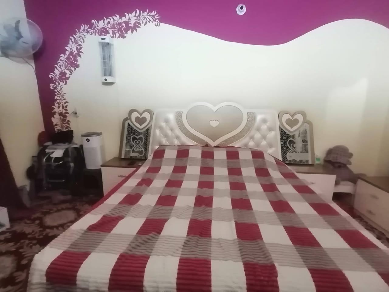 السلام عليكم غرفة للبيع سعرها 600 وبيها مجال لاتكسرون بالسعر***********
