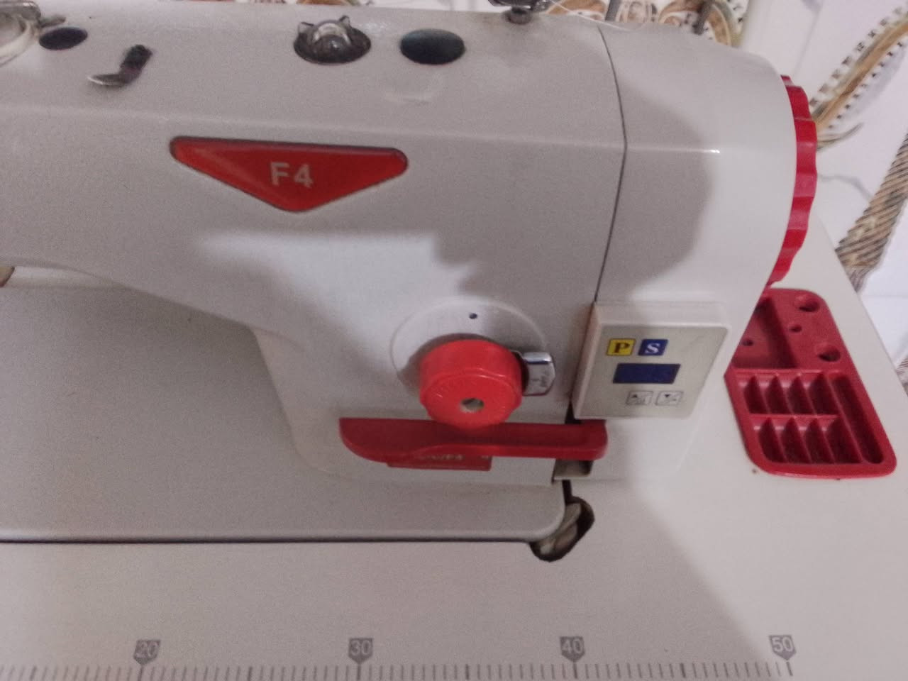 سلام عليكم
مكينه خياطه البيع 
سعر 250
***********
