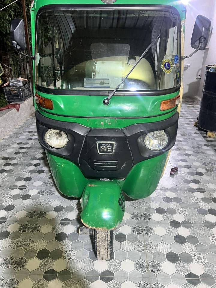 تكتك موديل 2021 رقم وسنوية كاملة ب اسمي تحويل ثاني يوم تاخذها وتطلع الشارع تخم تاير جديد وجادر جديد وجامرلغات جدد كاملة مكاني بعقوبة 
*********** 

السعر ٨٠٠٠ وبيها مجال حك الجية
