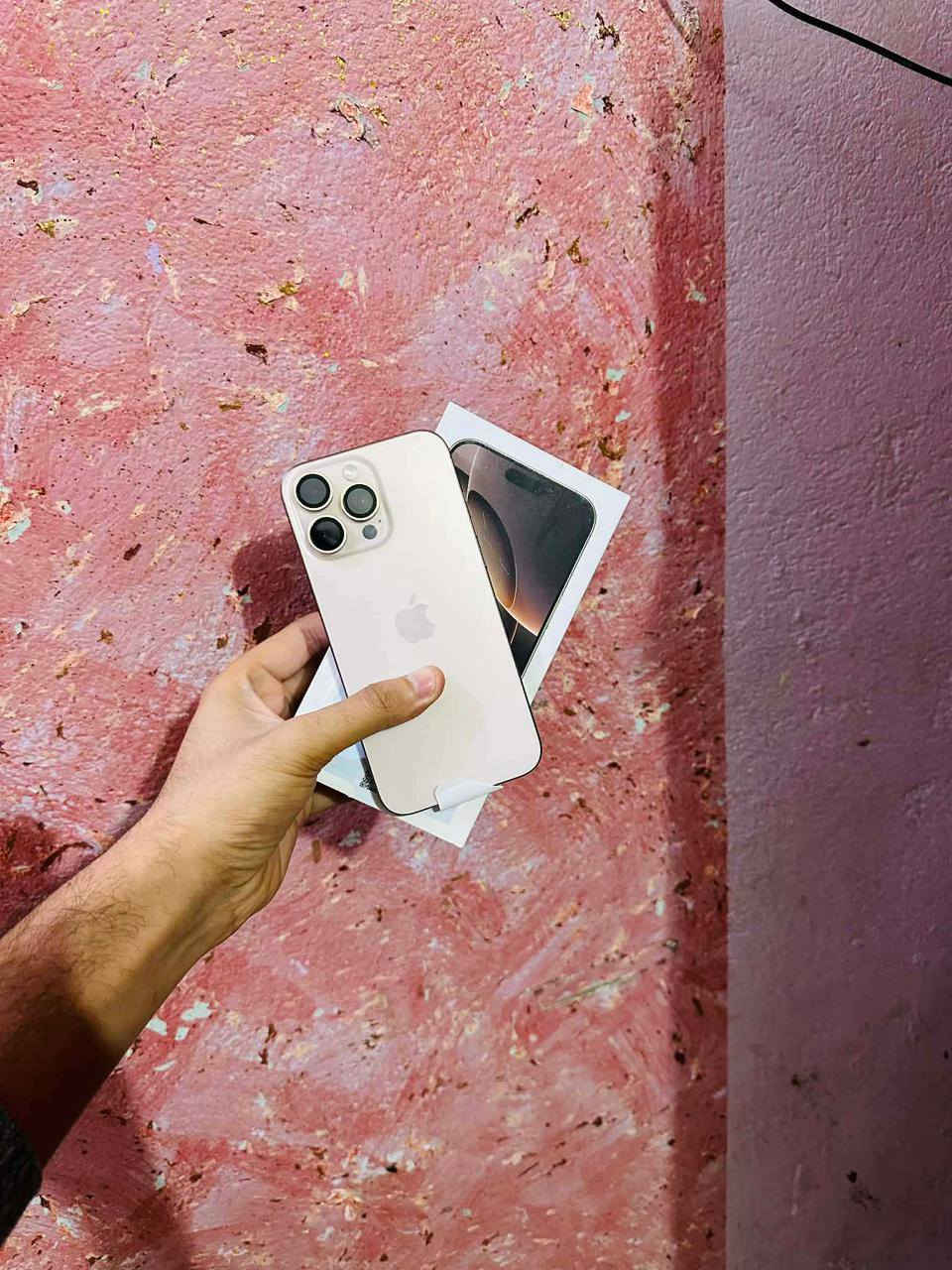 ايفون 16 برو ماكس جهاز اخو جديد نظافه 100% ذاكره 256 ملحقاته كامله بطاريه 99 الجهاز ماستر شرق اوسط عربي السعر المليون 450 شراي يتصل***********
