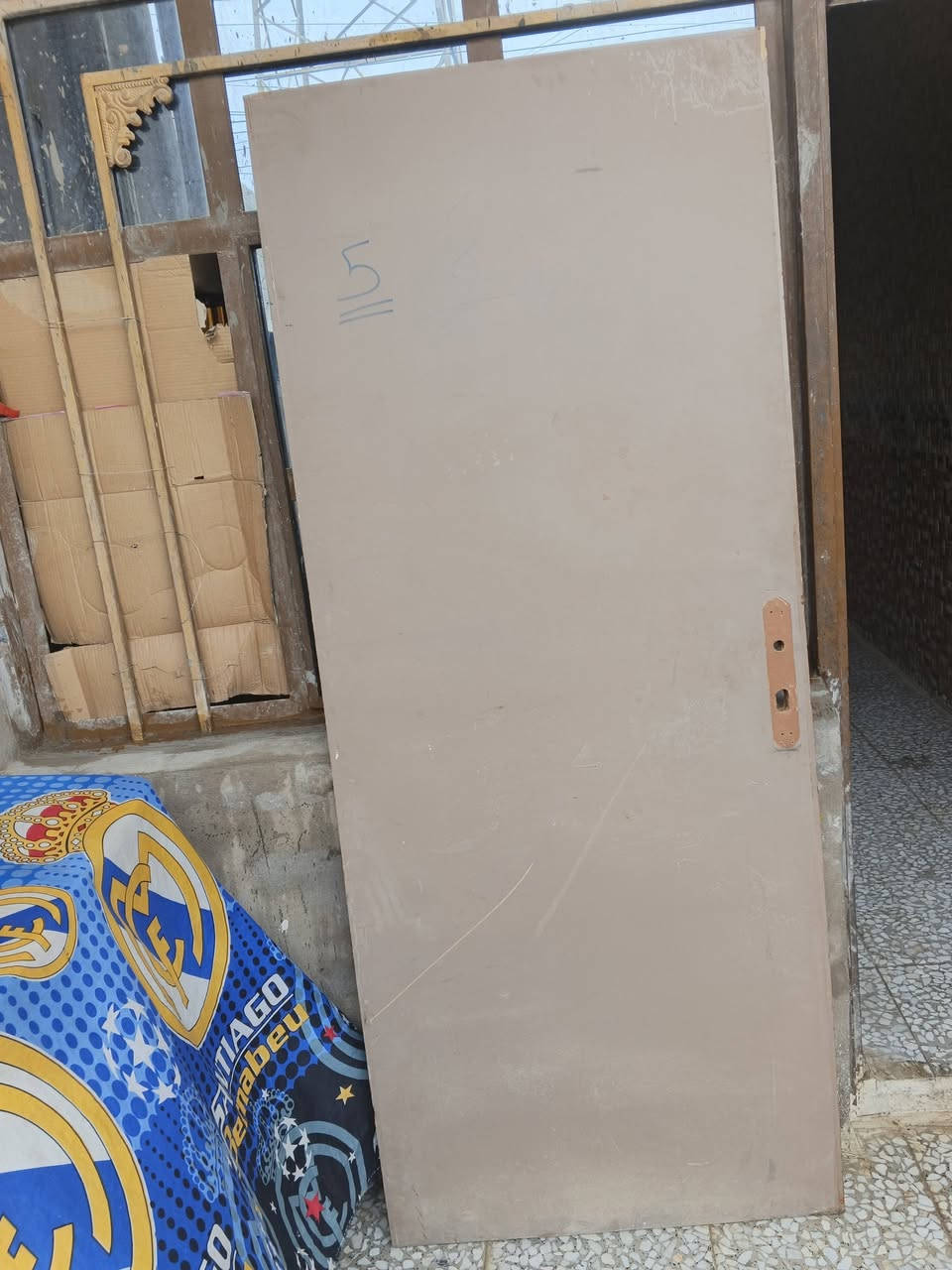 سلام عليكم اخوان 5 بيبان نضيفات جبتهن من كرفانات امريكيه وزن ثقيل مكاني بغداد  ***********
