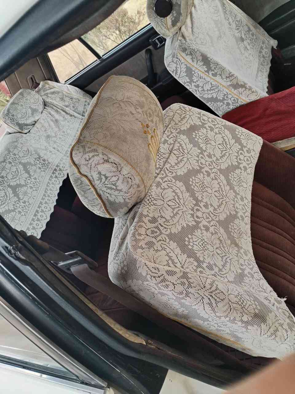 سيدان موديل 90 رقم نينوى شرط التحويل سنويه جديده بيها صبغ مكان قليل جدا طخم تواير جديد محرك كير شرط صدر جديد سياره مال جناي السعر 65 وبيها مجال   ***********
