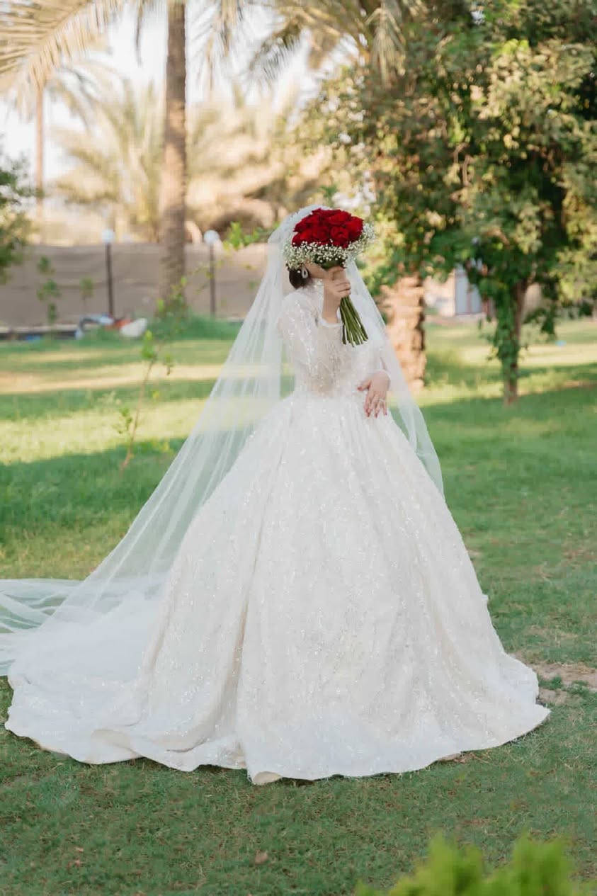 بسعر ٢٥٠ قفل 
فستان زفاف قياس ٣٨/٤٠. مع ملحقاتها برقع واكسسوار تسريحه قماش ثكيل ومشغول


**إذا كنت صاحب هذا الإعلان وتريد حذفه لأي سبب، رجاءا أرسل رسالة إلى الدعم الفني**