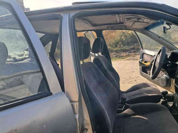 اوبل فكترا حجم ٢٠ موديل ٩٢بدون ضرر بدون صبغ بيها تقحيل .مكينة وكير شرط الدوسات رايدلها تصليح.سيارة بعدها بلاد.سنوية عظم لل٢٩ .السعر٤٠ وبيها مجال قليل.اتصال ***********
