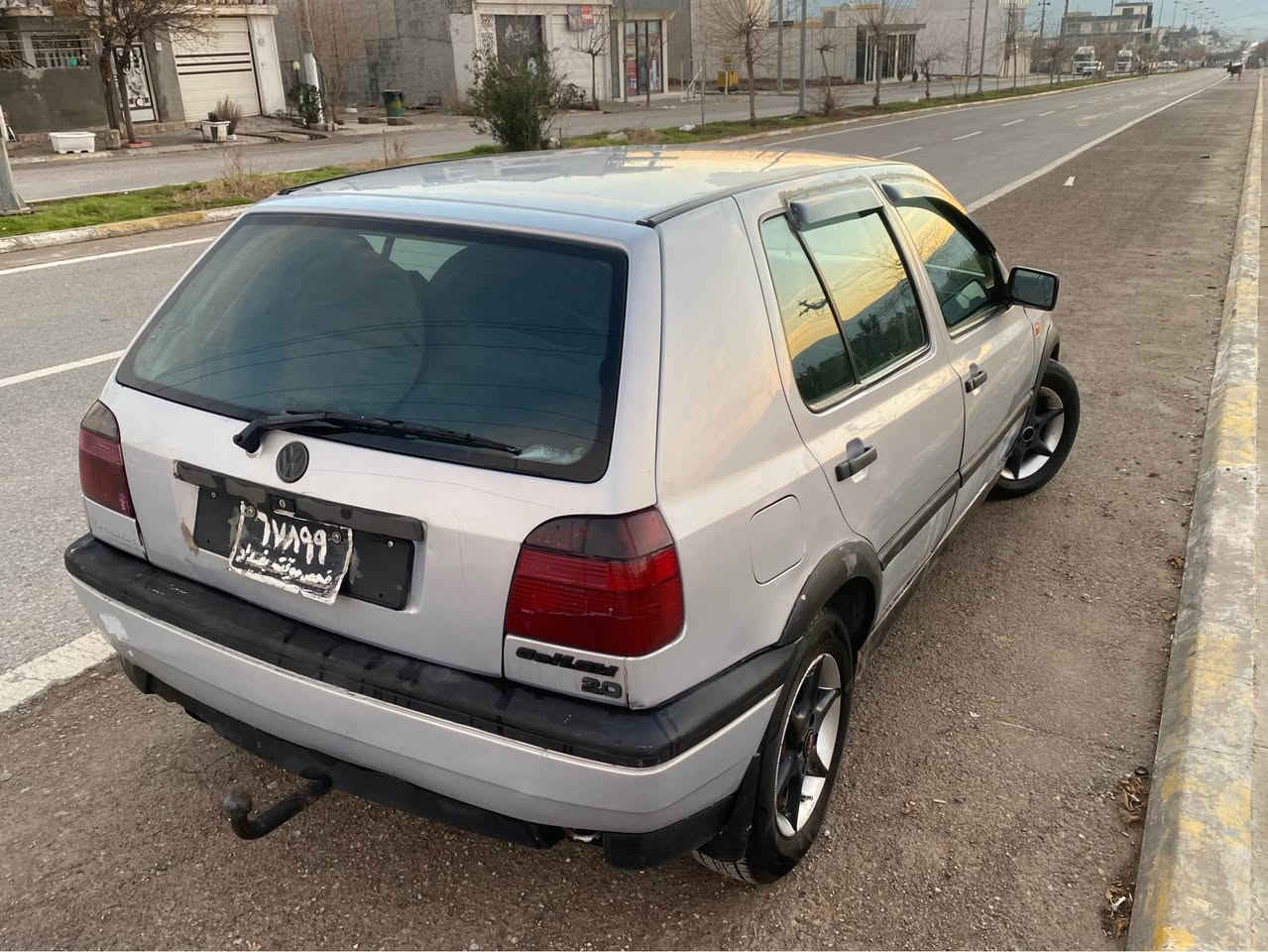 گؤڵف بؤفرؤشتن ئارم پلاسيك هه ولير به شه رتي ئه وه ليات و موسو براوه سه نه ويشي له گه له مؤديل ٩٢ مه كينه جيتا ١٨ گير عادي به شه رتي گيرومه كينه ته قه و ره قه چركه ي تيا نيه كاره باي كامل مه زبوت ده عمو ليدراوي نيه رزيوي نيه چوار تايه ي تازه ي له ژيره سه ياره كه ده رو ناوي نمونه يه له جواني جام كاره باي گه رميو فلچه و لايتو هه موو گياني مه زبوته سعري ٣٤ گه لاو مه جال..ژماره (***********) دخان, السليمانية
