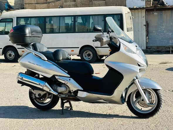 سلام عليكم سلفر ونج 400 نفخ  للبيع دراجة جديدة وحلوة عليهة إدامة كاملة مكفولة من الضربة و الصبغ سعرهة 14 ونص وبيهة مجال مكاني مدينة الصدر ***********
