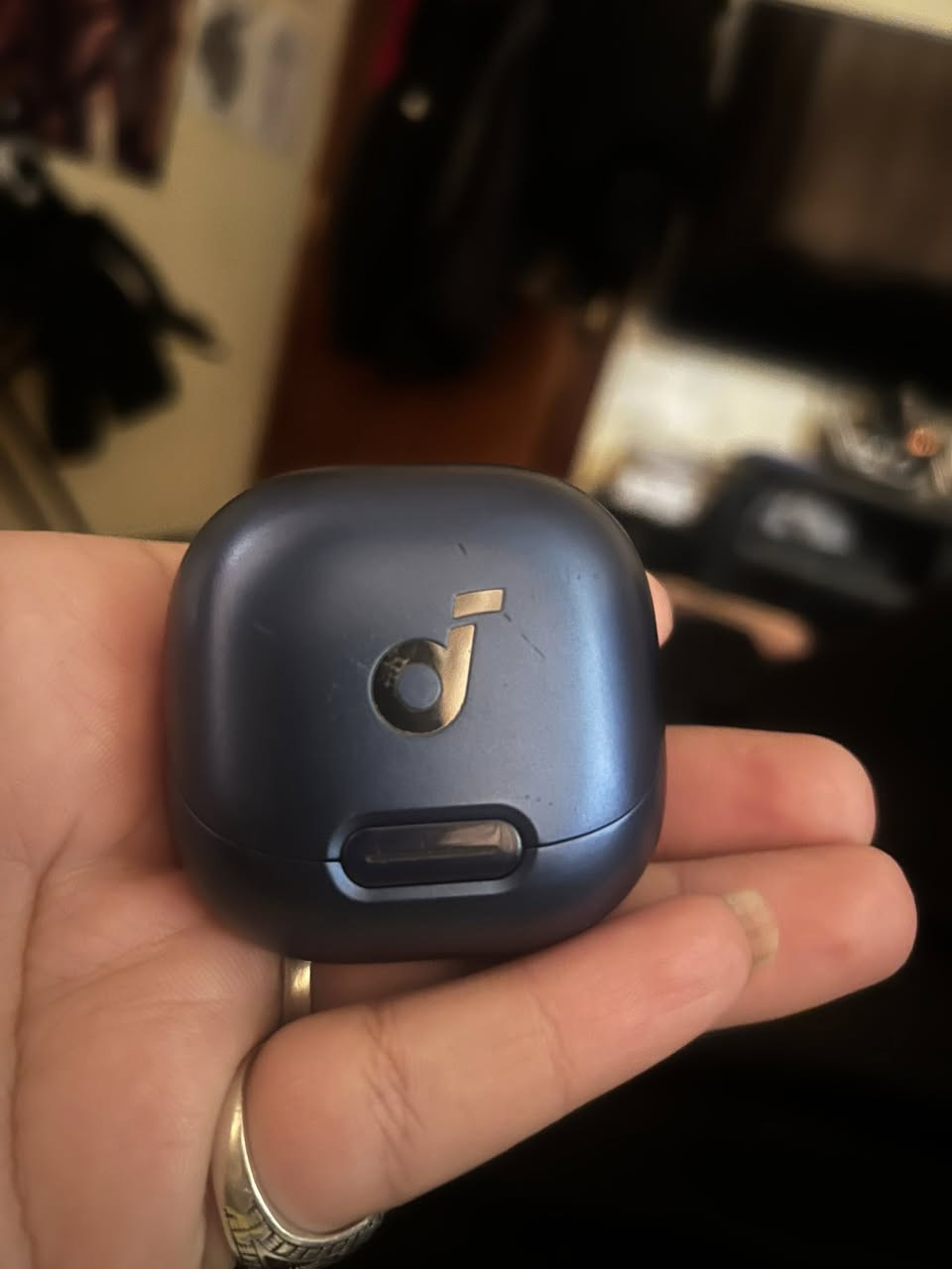 ايربودز
ايربودز اصلية 
75الف
***********
