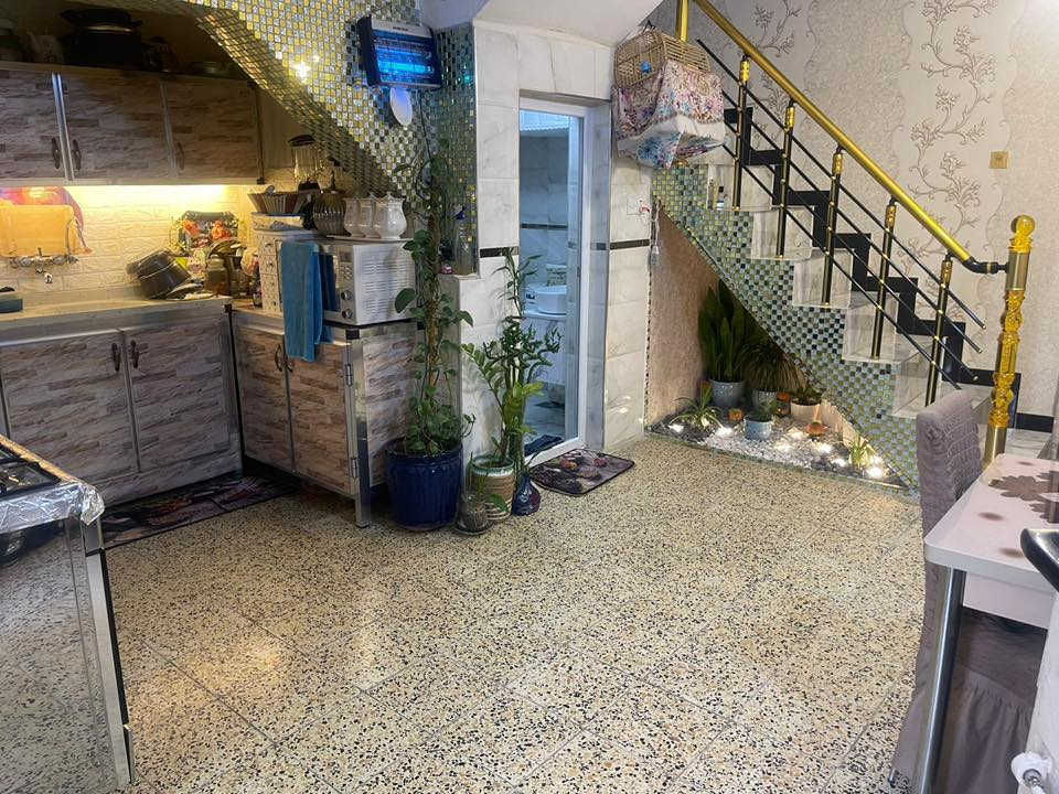 السلام عليكم دار 100متر طابق ونص للبيع في منطقة ابودشير للأستفسار الاتصال ***********
