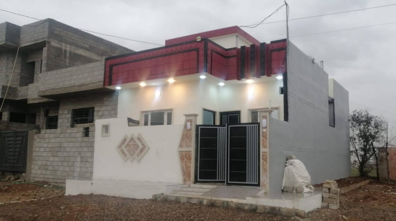 بيت للبيع 100متر مربع غرفتين نوم واستقبال ومطبخ البيت فول واحد على واحد أساس بادلو المدرسة الصينيه
ماء كهرب البيت رقم واحد وصل بلديه طريق دهوك القديم 
سعر البيت 44 مليون وبي مجال
***********
***********
