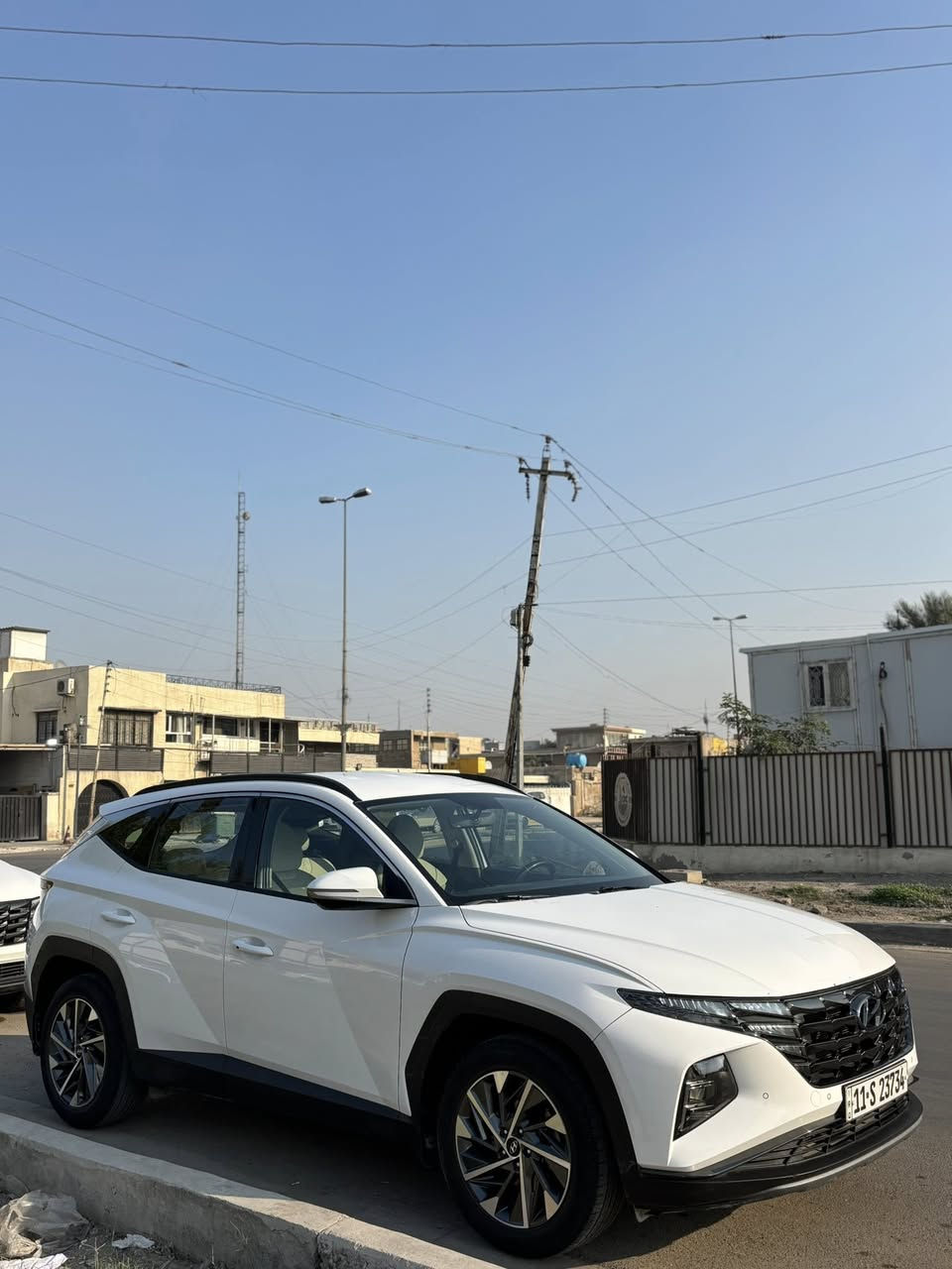 هونداي توكسان خليجي (2024) أبيض.
ضمان شركة الاولى.
 ماشية (59,000) فقط.
كفالة عامة من الحادث والصبغ والتبديل. 
بيها اربع بوارد بسيطة فقط.
سونار جديد موجود عندي.
فول مواصفات قمارة حديد.
كشن تدفئة تبريد.

رقم بغداد تحويل مباشر.
الموقع بغداد. زيونة.
السعر (208$) فقط.
للاستفسار الاتصال او مراسلة واتساب:-

***********
