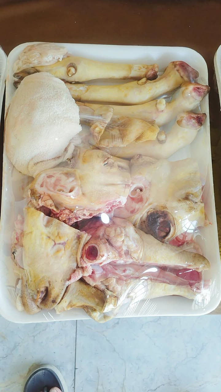 بسم الله 
يتوفر باجات طليان نظاف ومقطعات 
الباجة ب. 15،000
العنوان فلكه براونه مقابيل جسر براونه 
تواصل ***********. يتوفر واتساب

