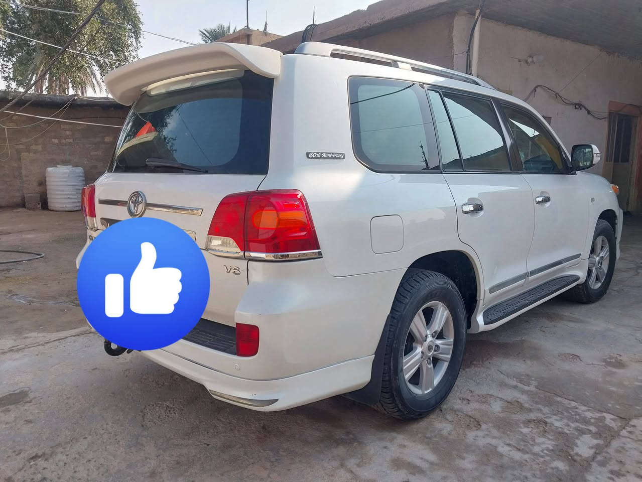 السلام عليكم  لاندكروز ستينيه  معروفه المواصفات   فول  واحد على واحد ***********
