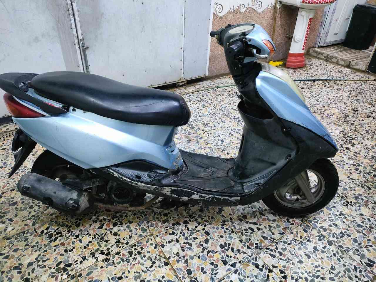 السلام عليكم 
دراجه بريز  كهربائيات كلها شغاله نكره سلف هندر
السعر 300
مكان الرئاسة شارع 20 
***********
