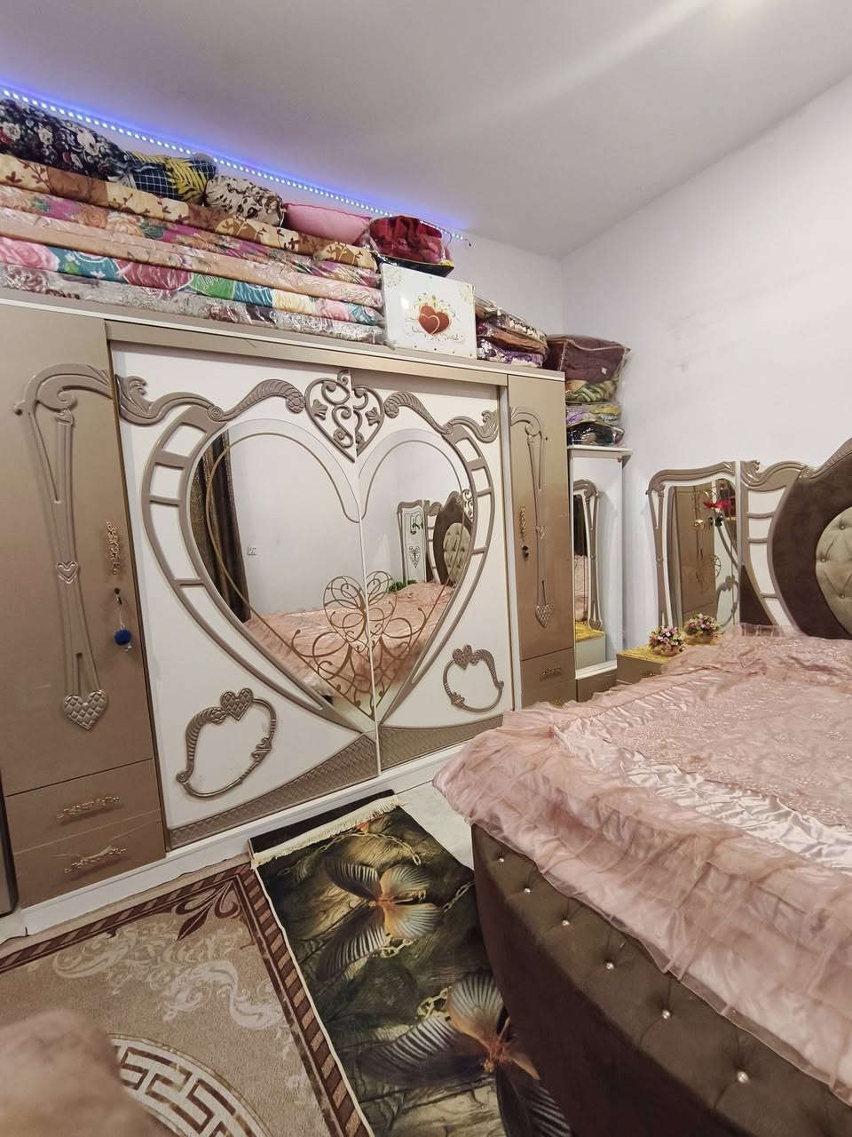 سلام عليكم غرف نوم للبيع الاستفسار ع رقم ***********
