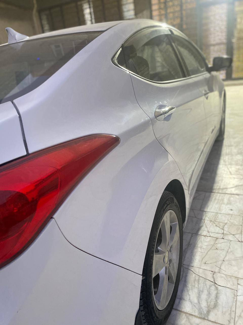 السلام عليكم النترا للبيع 2013 مكينه 1800 سياره جديده بمعنى الكلمه سياره مال جناي تخم تاير جديد حداديه جديده وراء وقدام شاشه كاميرا اماميه وخلفيه رقم اربيل دولي سنويه لل 2030 مجدده السعر 115 ومع المجال سياره بيها باب صبغ رش باب السائق بمكانه والباقي مكفول ***********.    ***********
