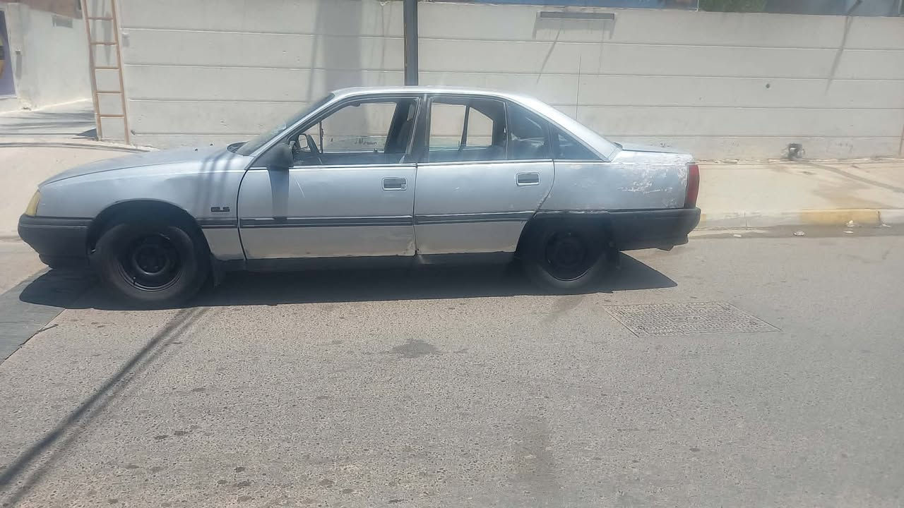 موديل 1989
سنويه بسم راعيه تحويل ثاني يوم 
محرك 2000 
تخم تايرات 
محرك وكير مكفولات 
السعر 25 ورقه وبيه مجال للشراي 
مكان السياره الصقلاوية 
مكلف ب النشر للاستفسار 
***********
***********
