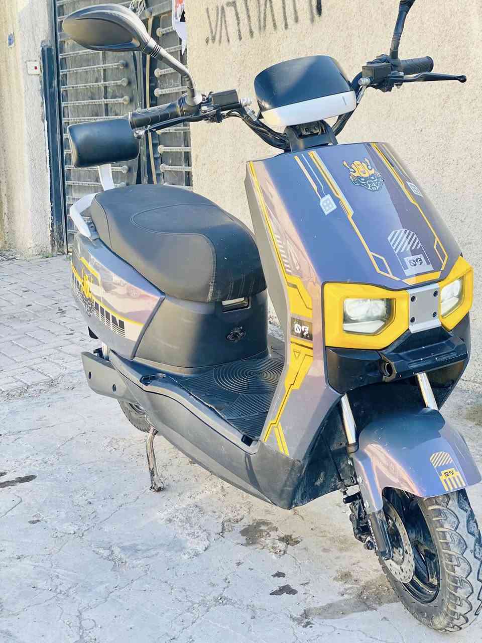 دراجه شحن ام عيون
5 بطاريات ع الفحص شرط 
تمشيك 45 كيلو  سويج واحد وبصمه وحده 
3 نمر سرعه سرعتها 70 حقيقي 60 
اشاره يمنى يسرى 
ليت ليد عالي ناصي 
كلشي شغال شاشه دجتال تظهر العطل لا سامح الله
سعرها 480 وبيها مجال بسيط حك الجيه 
مكاني اليرموك او العامريه 
رقمي-***********
