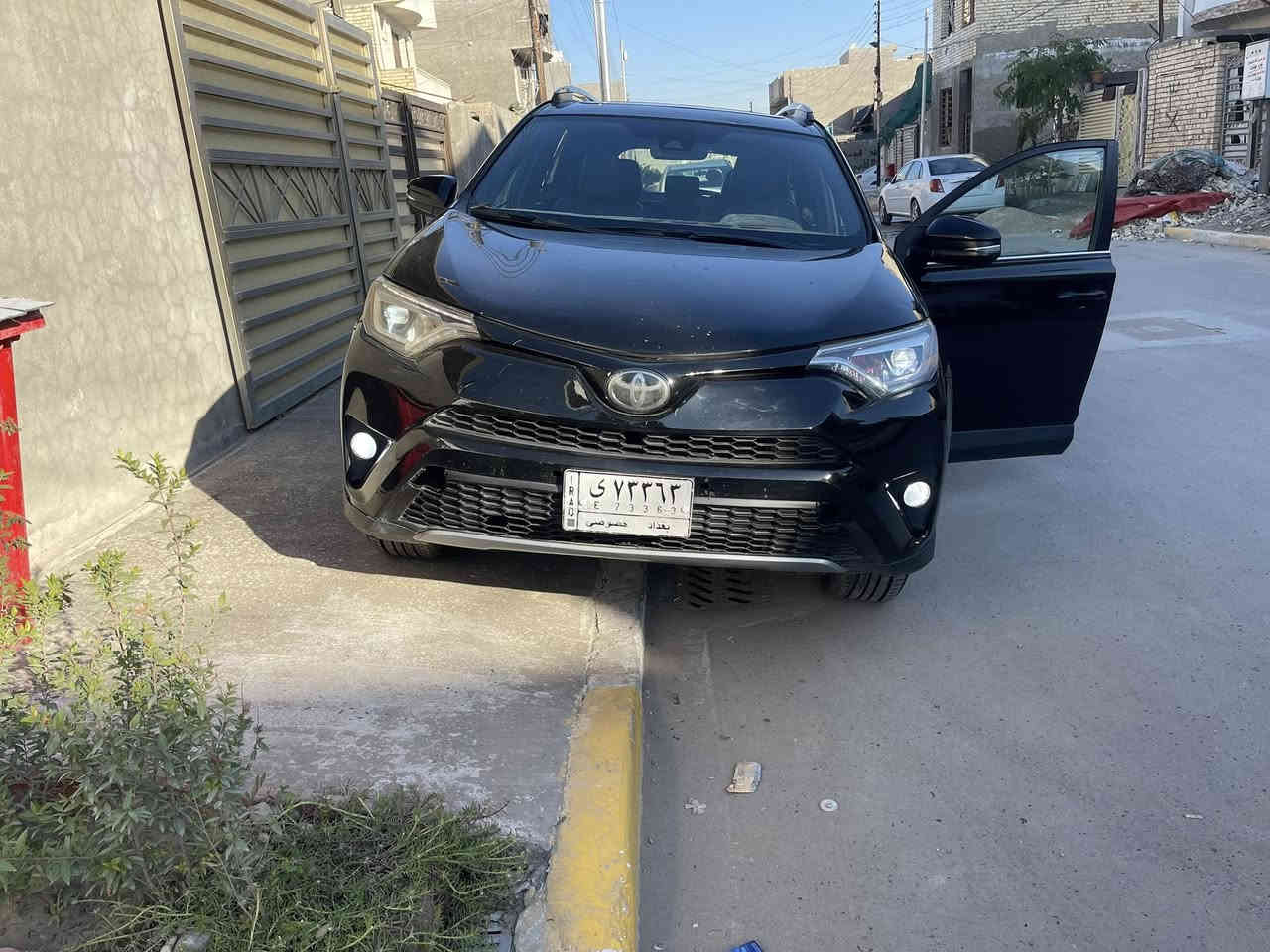 السلام عليكم راف فور فل موصفات واحد على واحد للبيع وارد أمريكي موديل 18 حادثها بنيد و جاملغ بدون دواخل سعرها 155 و بيها مجال المكان البياع حي الشهداء الرقم ***********  واتساب متواجد
