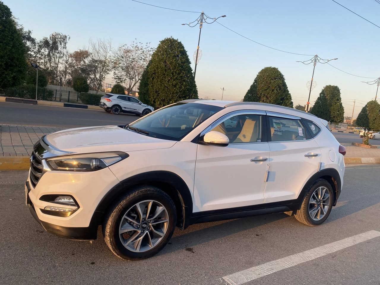 لسلام عليكم
للبيع توسان 2018

وارد كوري سايد بريك بالرجل 

رقم بغداد الماني سنوية لنهاية2028

محرك 2000 دوش

5 ويل كب 

يدات نيكل

تبريد قطعتين

حساسات خلفية

تبريد بالجكمجة

حاجب لايت دبل لد 

مري كهرباء و أشاير

تحكم ستيرن جهتين

نظام مود درايف نورمال و ايكو و سبورت 
 
شاشة  كبيرة 
  
الداخل مطعم صاج 

ماشية 76 

بطارية جديدة 

السيارة بيها بارد بل جاملغ الامامي بسيط وبيها بارد حافه  البنيد وطخه بسيطة  بل باب الخلفي  مكفولة من الصبغ والتبديل والضربة القوية 

كير و محرك مكفول برغي ما مفتوح بيهن 

السيارة بـ أسمي و شرط التحويل ثاني يوم 

السعر ١٨٣ و بيهة مجال 

العنوان  ديالى بعقوبة 

***********
