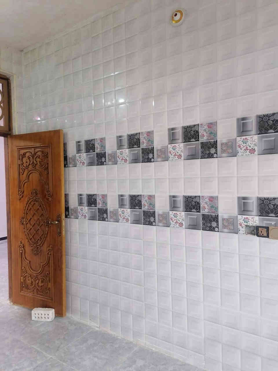 على بركه الله يوجد بيت ركن 200 m للبيع ومراوس في عرصه غرفتين نوم وصاله مطبخ حار وبارد مجموعة صحيات داخليه وخارجيه بيت جديد ستوه كمل بناء درجه اولى حي اور الثانيه ركن مقابيله حديقه   الفرع الي يم انوار ابو المطعم        الاتصال على الرقم *********** ابو مصطفى مكلف بنشر
