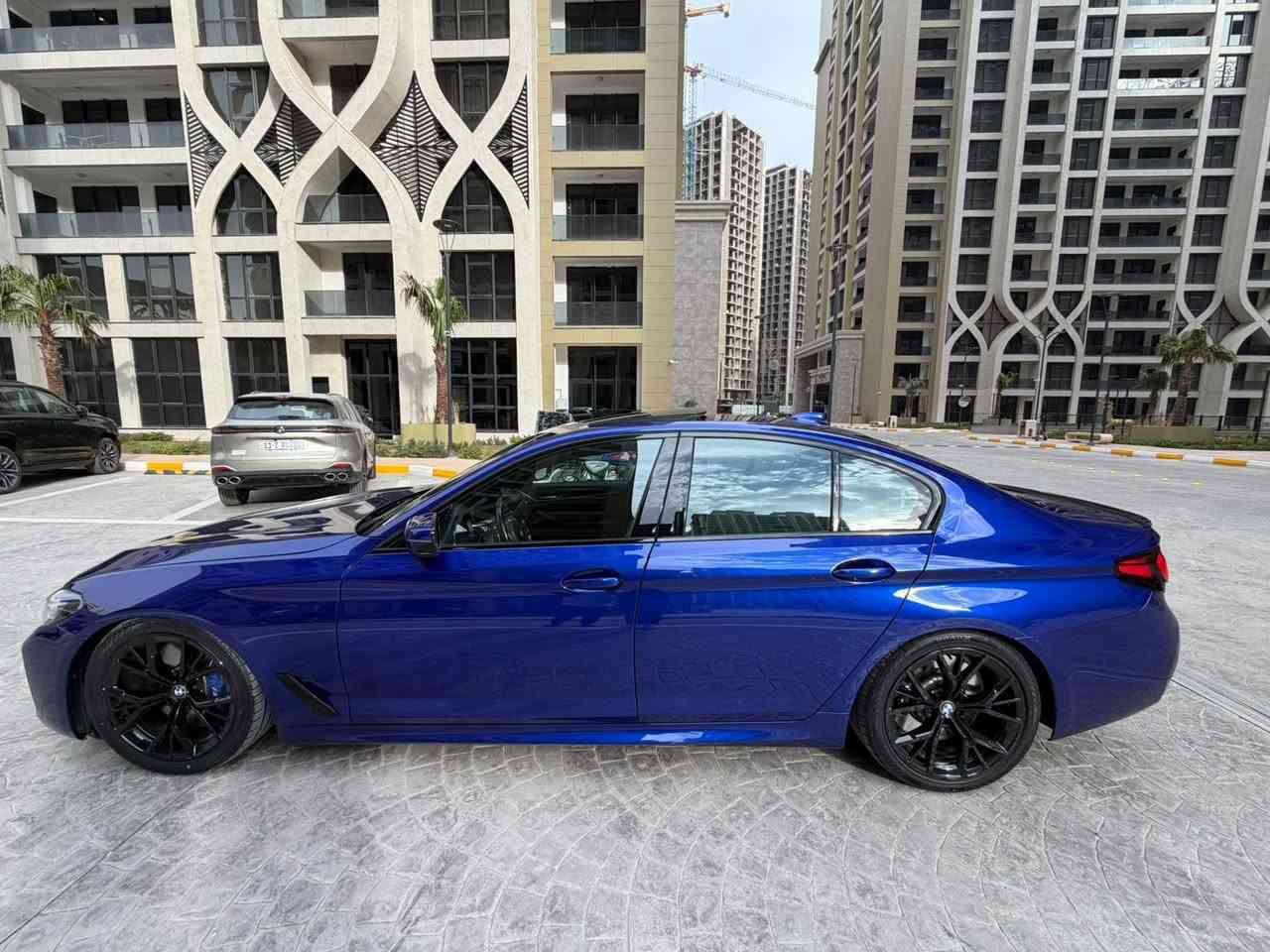 السلام عليكم
bmw540i 
موديل 2022 ام بكج اصل
ماشيه 35 الف كم
رقم بغداد
السياره فول مواصفات كلشي موضح بالصور 5 بردات ورادارات السياره لون مميز هذا اللون يجي بس بالام فايف وبيها لويات مهبطه من امريكا

السياره اي نقص ما بيها صفر مسج حتى الچيك طافي 

حادث بنيد و دعاميه بدون دواخل شاصي ولغد مكفول اير باك ستيرن ودشبول
السعر 38500$ يعني 385 ورقه
للاستفسار ***********
