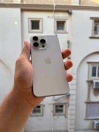 ١٥ برو ماكس • ٢٥٦ • مبدل شاشة
