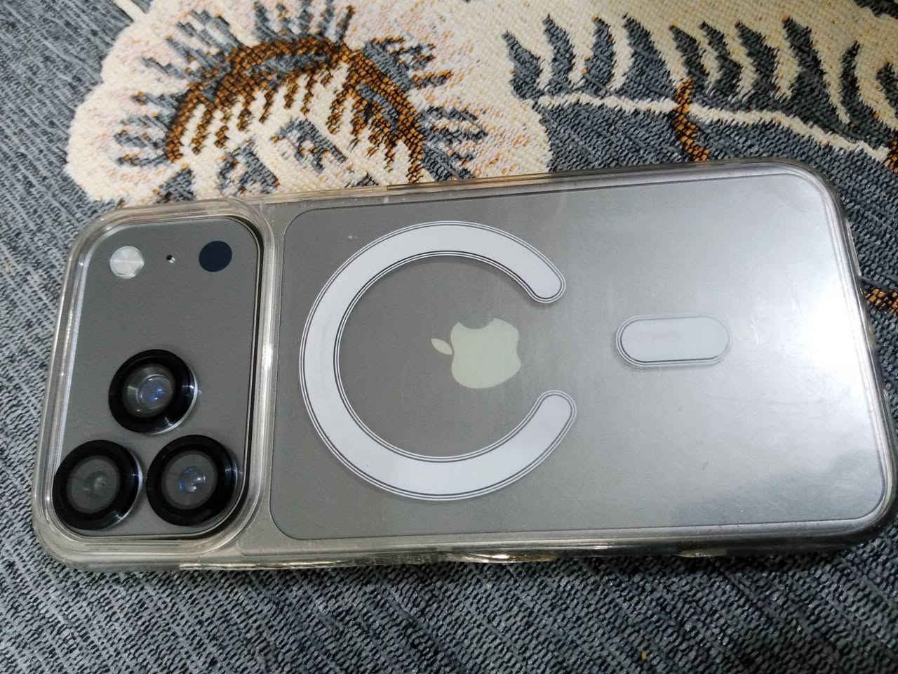 للبيع17  برو ماكس اماراتي  جهاز جديد ذاكره512  90 بي مجال مستخدم20يوم   ***********
