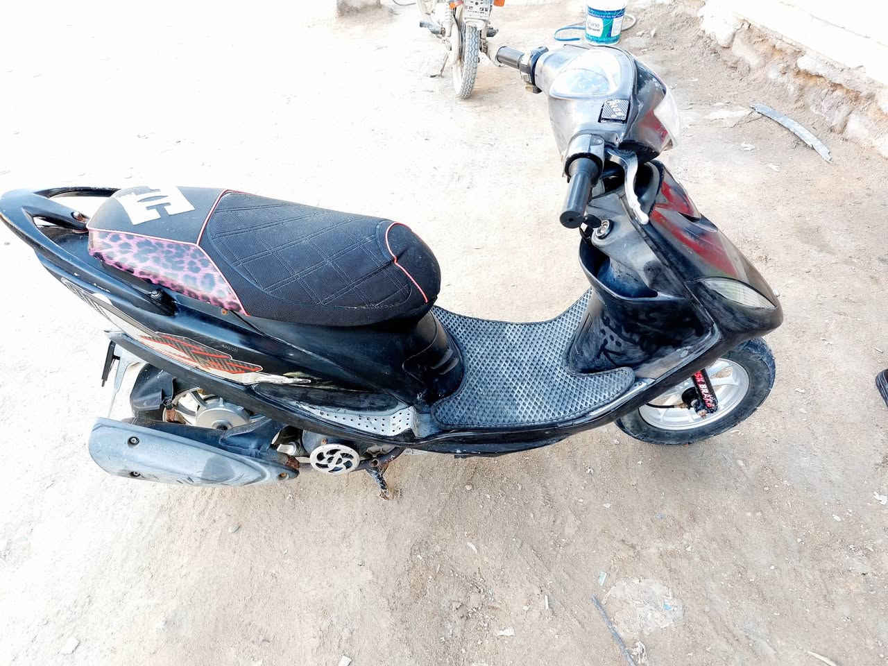 السلام عليكم شباب متاح ماكس عدلة ما مفتوحة بوشة 49 بلاد كهربائيات كلها شغاله مكينة ناعمة دراجة كلها مختمه كفرات واشاير السعر 750 وبيها مجال مكاني قضاء المدينة للاستفسار 
***********
