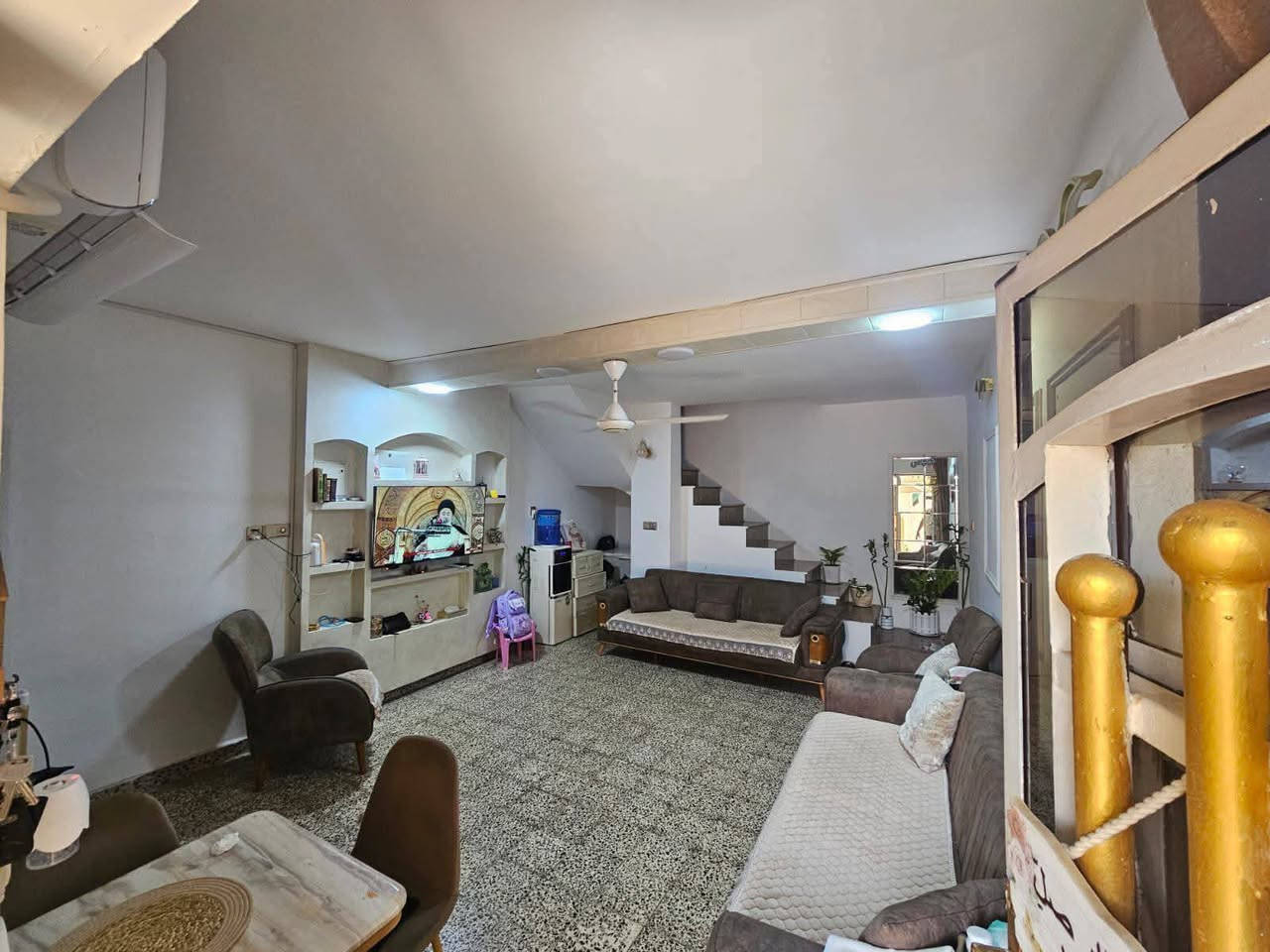 مشتمل للبيع المساحه ٥٠متر طابق ونص غرفه نوم وحده استقبال مطبخ خدمات. عنوان الدار التعليم. ***********. *********** مكتب مينا للعقار يوجد لدينا عروض آخره...
