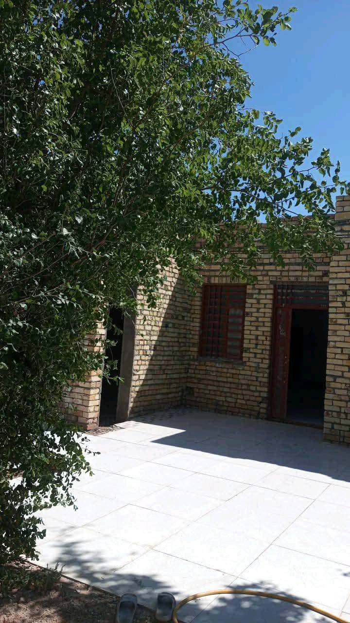 بيت للبيع في منطقة الدفاس البساتين البيت شوفت عينكم يرادله 3 ملاين ويكمل المساحه 340  وماي ومجاري وكهرباء وجاي يبلطون السعر 69وبي مجال ولمو شراي لا يراسل واني خادمكم متوفر بس واتساب  ***********