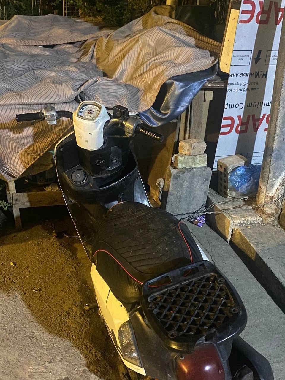 ماكس بوليس كوم حديد الدراجه ما تشتغل تجي تحمل وتطلع نقصها كابريتر ويحتاجلها تجفيت
السعر : 200 الف قفل 
المكان : بغداد حي القاهرة قرب الجوازات
اليحب يستفسر موجود خاص وموجود واتساب الرقم :***********
