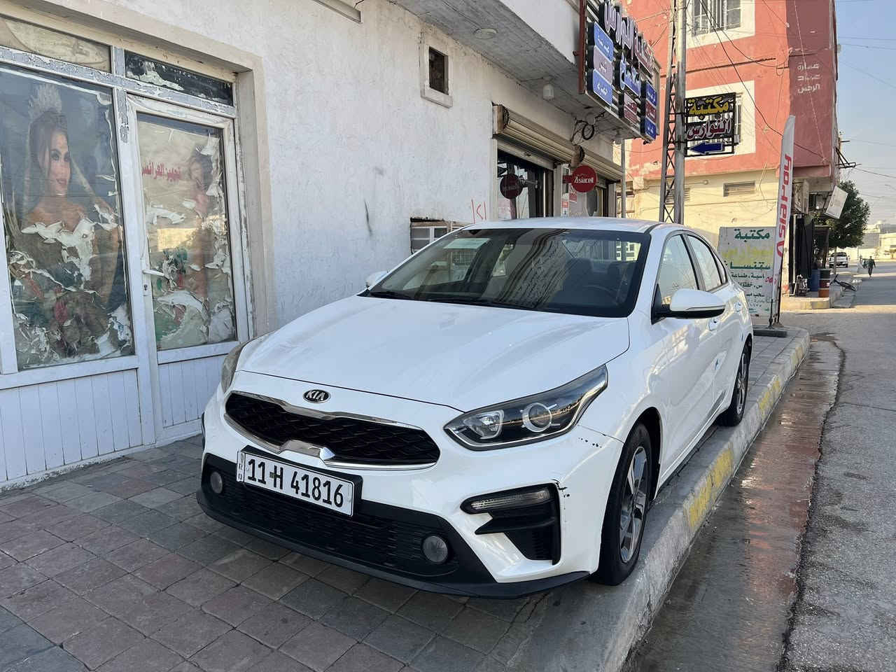 السلام عليكم 

سيراتو موديل 19 للبيع بيه جاملغ خسفه ورصعتين بلباب لوره السايق  زغار ولدعاميت مثل ماموضحه بل فيديو ماشي 48 
سياره احله من الصور ولسياره مسويله سونار  العنوان بغداد الحريه رقم الهاتف ***********بي واتساب
