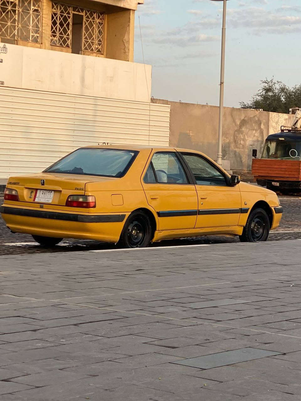 سلام عليكم للبيع بيجو بارص موديل 15 سياره جاهزه كهربائيات شغالات حداديه جديده تخم تاير مكينه بيه خيط تبخير كير نضيف مصبوغه عام سنويه لل28 راعيه موجود تحويل ثاني يوم سعر 40 الرقم ***********مكاني الاصمعي (مكلف بل نشر)
