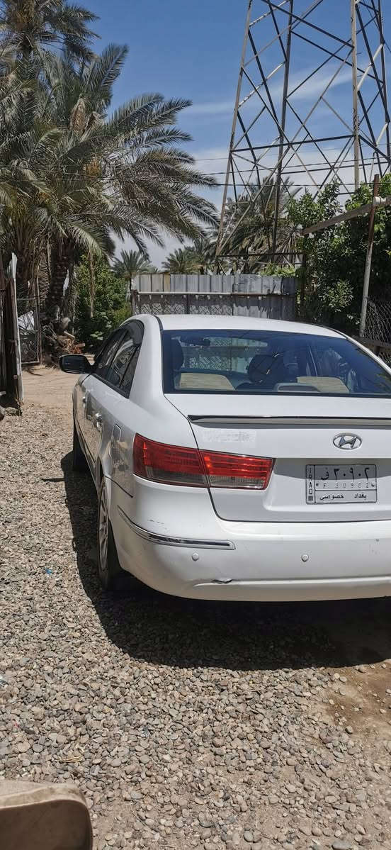 ***********سيارة سوناتا 2009رقم بغداد بسمي مكينة الفين و اربعمية
