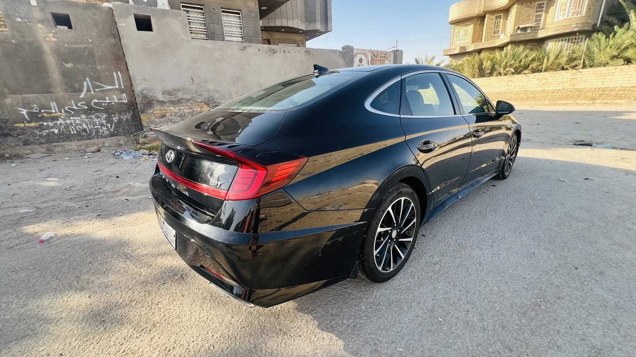 السلام عليكم للبيع سوناته موديل 2020وارد امريكي مواصفات Nln فول عدى البنراما سياره جديده بمعنى الكلمه عله وضع الشركه كتلوك الشركه بيه مكينه كير حداديه تبريد ثلج سياره ماشيه  140kالف حداديه شرط 100% سياره شكل رياضي مال جناي  زنون عالي ناصي دفيوز خلفي بلادي لحيه اماميه سياره متعوب عليه واحله من الصوره  سياره مواصفاته /
بصمه وبصمه أبواب / كامره دواره خلفيه 
شاشه كبيره  / حساسات اماميه وخلفيه 
رادار أمامي وجانبي / انضمه قياده سبورت وايكو وقتصاد 
نقطه عمياء /تحديد مسار / شاحن لاسلكي بلادي /كير دكم / اناره ليله /اشاير ترحيب /وبعد بيه مواصفات هواي 
((السياره حادث امريكه بيه بنيد بمدل أصلي واكو بارد بسيط بجاملغات فقط شواصي مكفوله سياره كله مكفوله لا صبغ ولا أي شي بيه شرط)))
السياره رقم قادسيه باقي  6تشهر وتصير حره معوقين والمعوق تريد وكاله يسوي مضمونه 
سعره ب 120واكو مجال بسيط 
مكانه الديوانية  للستفسار الاتصال بل رقم ***********
