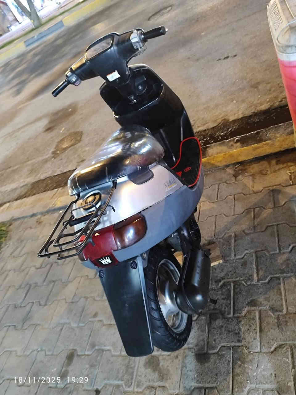 اريد ابيع مستعجل
دراجه بطه 60 
حلوه نظافتها 80%100
الموديل 2000
السعر 250 نهايتها قفلها بدون اي عمله 
دراجه نظيفه بس بيها فطر بالشاشه لاحمه كل شيء ما عليها الحين زين اصلي 
😘
العنوان كربلاء يم مستشفى الحسيني 
الاستفسار واتساب هذا رقمي ***********
شغال السلف والهندر
