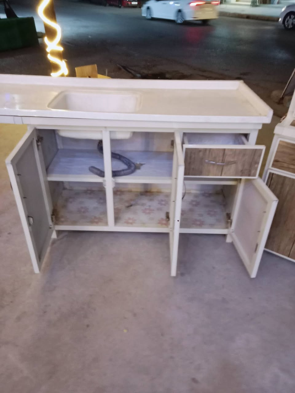 كاونتر للبيع اخو صفر سعر 300 للتواصل *********** طول سنك مترتين ولكاونتر مترتين ولفوك مترتين
