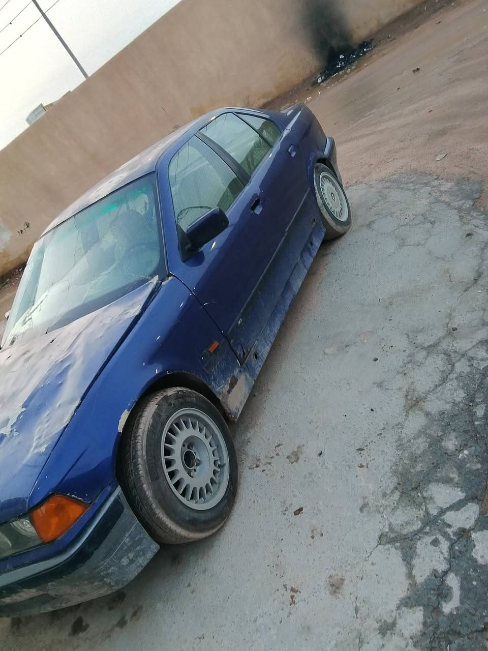 السلام عليكم بي ام للبيع موديل 92 مكينه ياباني 3000 رقم جديد باسمي تخم تاير اكسن قفل تبريد شغال.   عنوان بصره عادي حتى لو مراوس.  ***********
