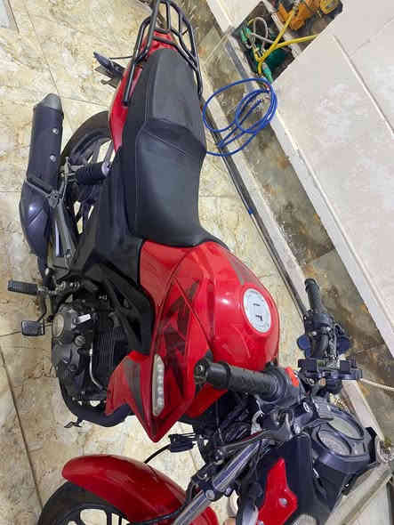 سلام عليكم شباب دراجه ار كي موديل 2025 ماشيه 14 الف دراجه نضيفه برغي ممفتوح بيها ومكفوله رقمها أربيل وبسمي تحويل ثاني يوم رايدها بمليونين و100 مكاني دوره لتواصل ***********
