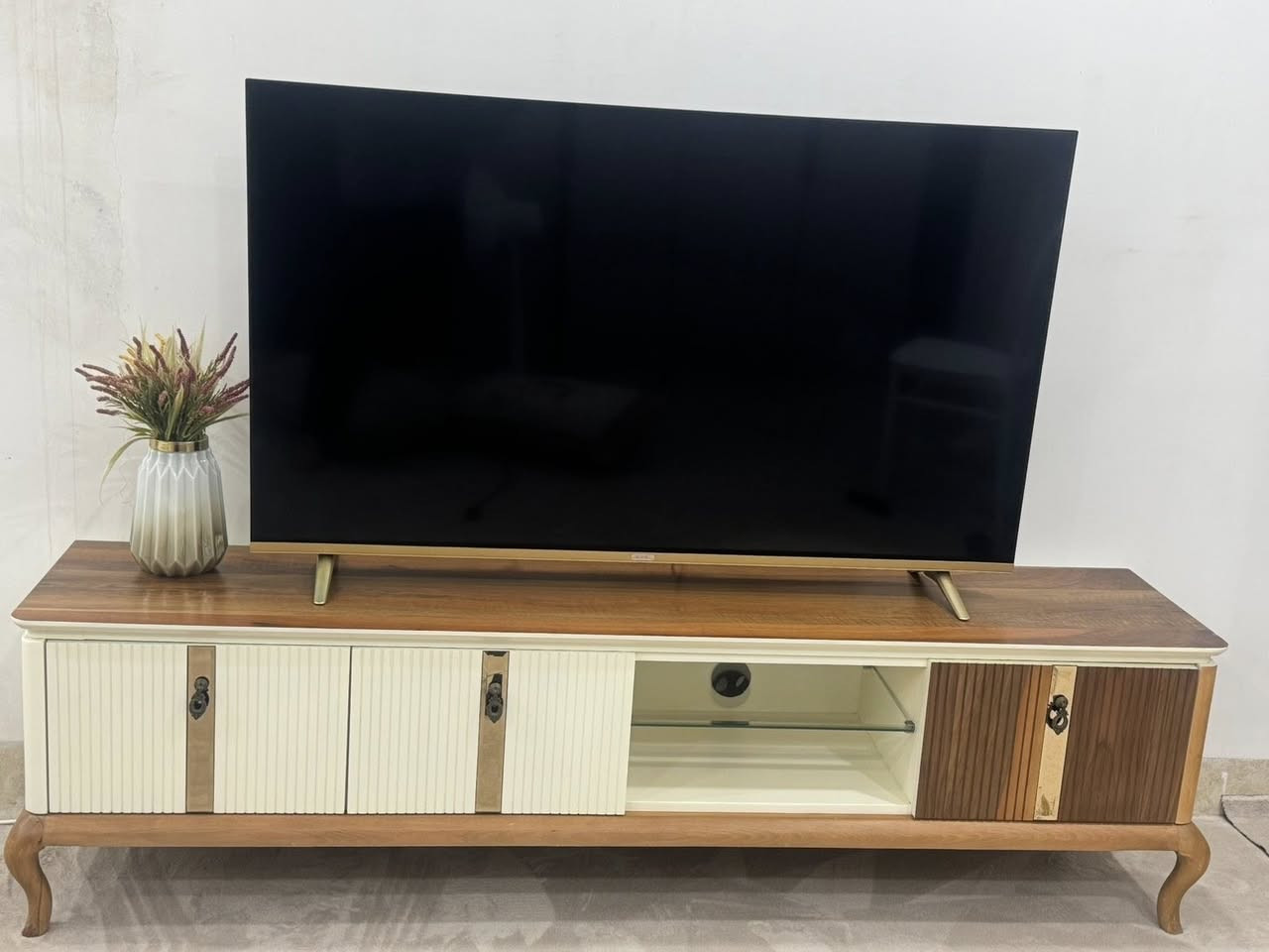 تلفزيون و ميز تلفزيون  شاشة٥٥ ماركة سونيك مستعمل كلش قليل ٤٥٠ الف و معاملة اربيل


**إذا كنت صاحب هذا الإعلان وتريد حذفه لأي سبب، رجاءا أرسل رسالة إلى الدعم الفني**