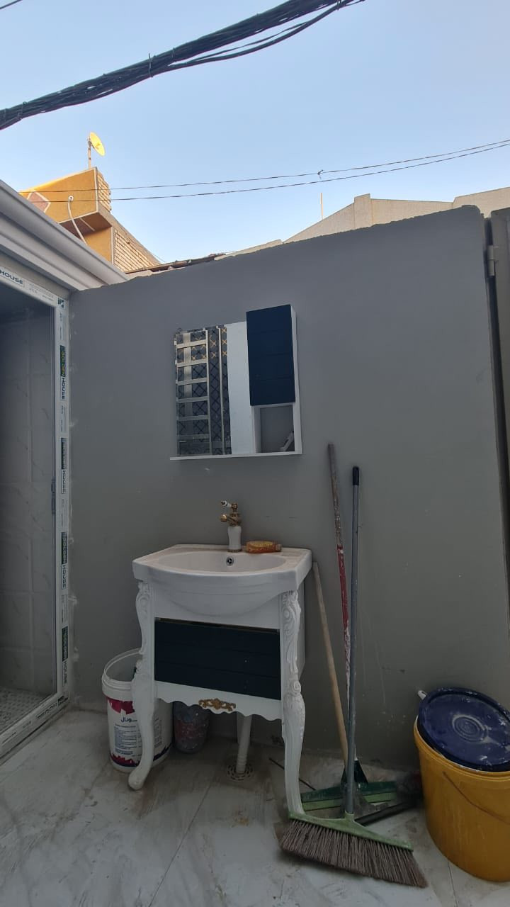 سلام عليكم بيت طابقين ١٠٠ متر
العنوان كربلاء ال الچاير قرب السوق 
البناء طابوك جمهوري درجه اولى
ديكورات مغربيه ارضيه مرمر واجه ملكيه اوربيه
طابو زراعي سند ٢٥ كامل خدمات ماء مجاري كهرباء تحويل بسمك وقرار محكمه
البناء وتفاصيل البيت

استقبال وغرفة نوم وصاله
ومطبخ وصحيات وطارمه منور
طابق ثاني
3 غرف نوم وصاله وصحيات وسطح
الاستفسار
***********
***********
