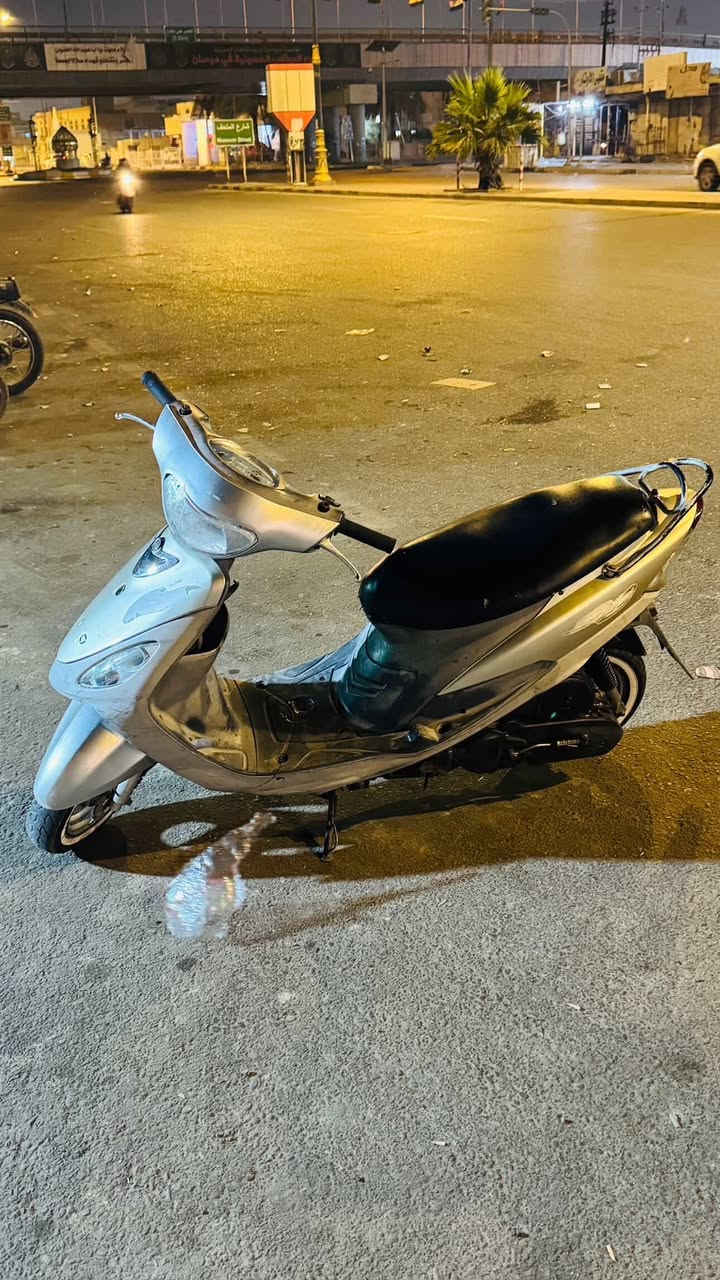 ماكس منغولي
لون رصاصي 

النظافة 100/80
 
كلشي شغال كهربائيات 

***********
