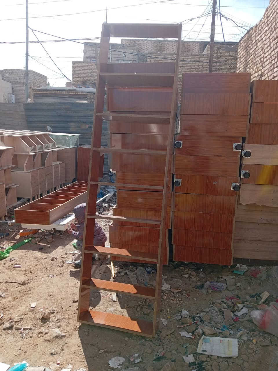 اخر 8قطع فاترينات طول مترين ونص وعرض 65سانتيم عمق 20سانتيم سعر الوحده 35الف العنوان ناصرية حي الفداء شارع مجمع دبي تنزل بيه رقم الهاتف ***********
