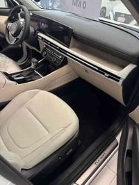 للبيع توسان تو كلر 2025 استلام صفر 0️⃣  ماشيه 7000 موصفات  1كراسي ثنين...